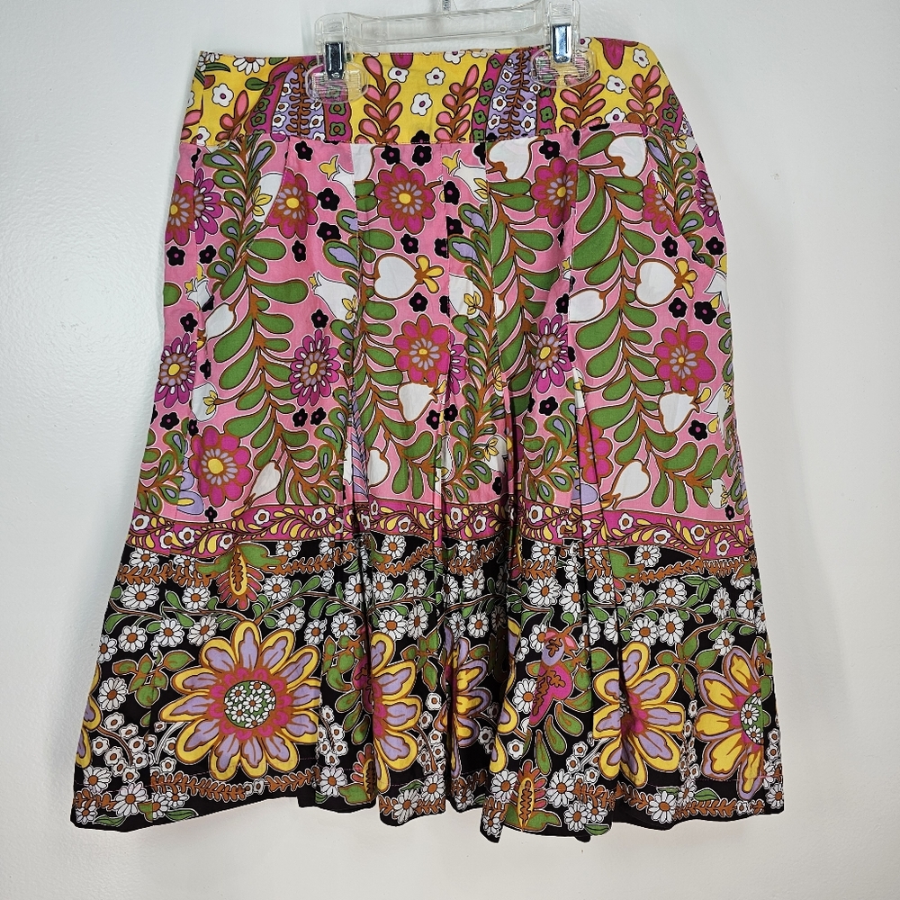 Fabously Fun Skirt with multi colored floral detail Cabi brand size 4.